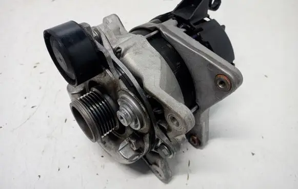 Renault Captur Generator/alternator 2310A1749R