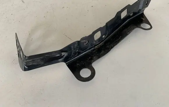 Audi A3 S3 8V Fender mounting bracket 8V0821091C