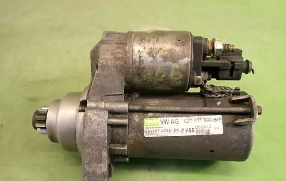 Skoda Fabia Mk2 (5J) Starter motor 02T911023S