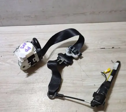 Fiat 500X Front seatbelt 07357034540
