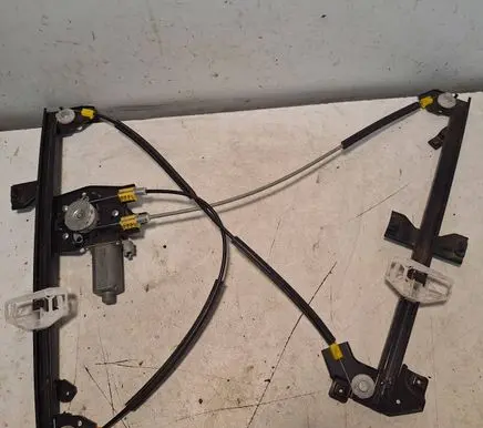 Citroen Berlingo Front door window regulator motor 0130821915