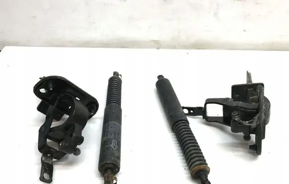 Volvo XC70 Tailgate/trunk/boot hinge