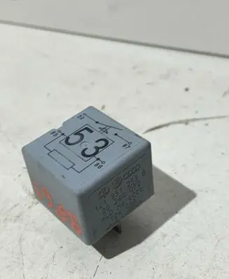 Volkswagen Touran I Other relay 141951253B