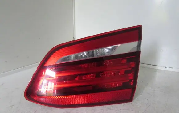 Tailgate rear/tail lights
