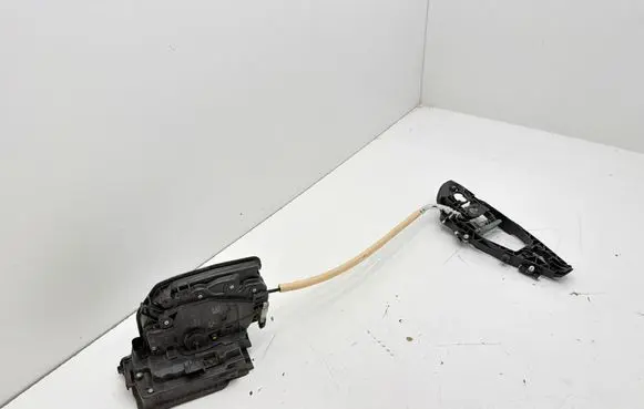 BMW 5 G30 G31 G38 Front door lock 7477688 A046465 18283810