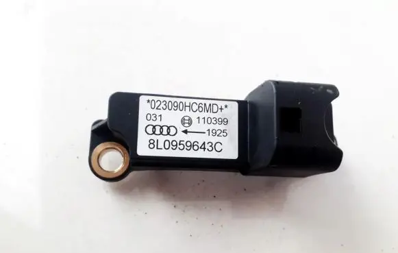 Audi A3 S3 8L Airbag deployment crash/impact sensor 8L0959643C 110399