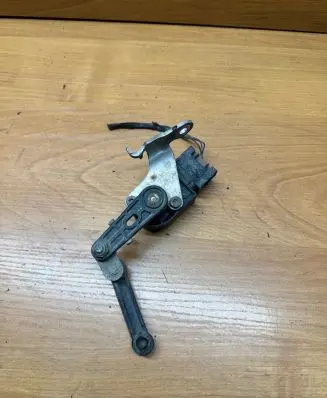 Headlight/headlamp level sensor