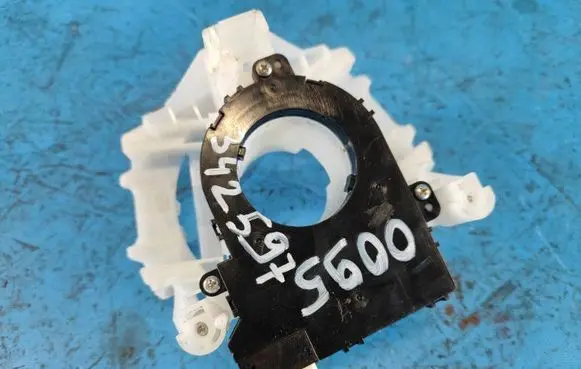 Suzuki Kizashi Crankshaft position sensor 3744057L00