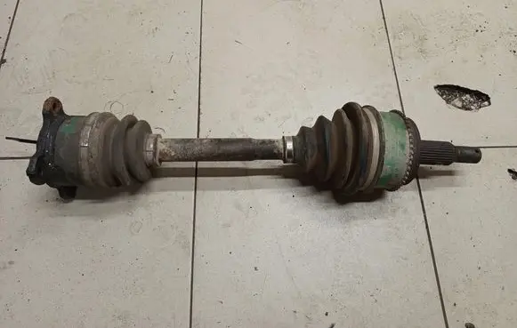 Mitsubishi Pajero Rear driveshaft