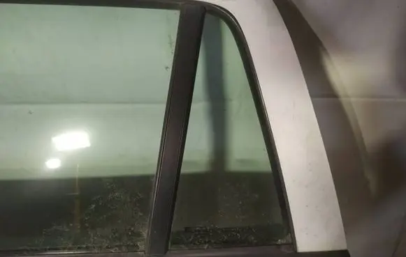 Opel Astra H Rear vent window glass as2
