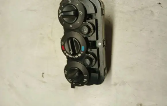 Mercedes-Benz E W212 Climate control unit 1688302085 Q111501