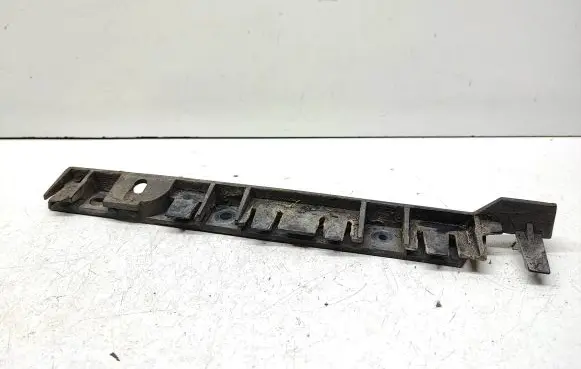 BMW 1 E82 E88 Front bumper mounting bracket 7118160