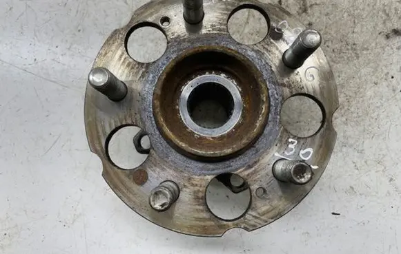 Honda CR-V Rear wheel hub