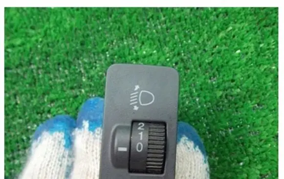 Honda FR-V Headlight level height control switch