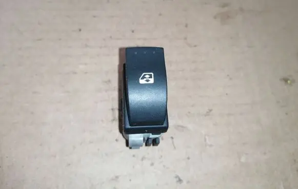 Renault Laguna II Electric window control switch 28082