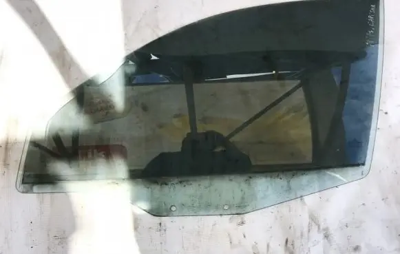 Mitsubishi Carisma Front door window glass four-door