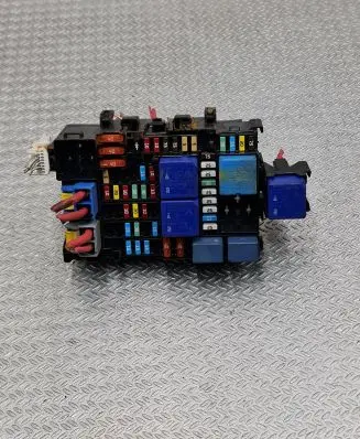 Renault Megane IV Fuse module 243800453R