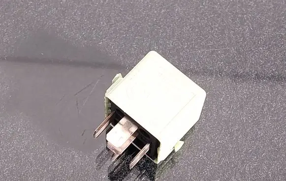 BMW 5 E39 Other relay 8366600
