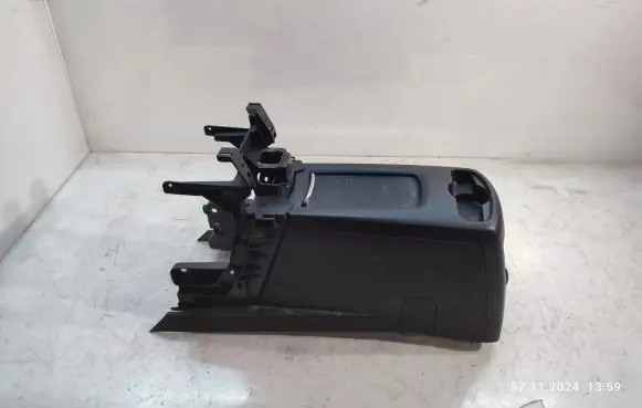 Peugeot 5008 Center console 9686267677