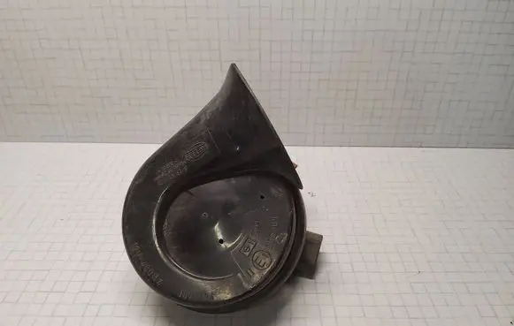 Volkswagen PASSAT B6 Horn signal E11000209 007424