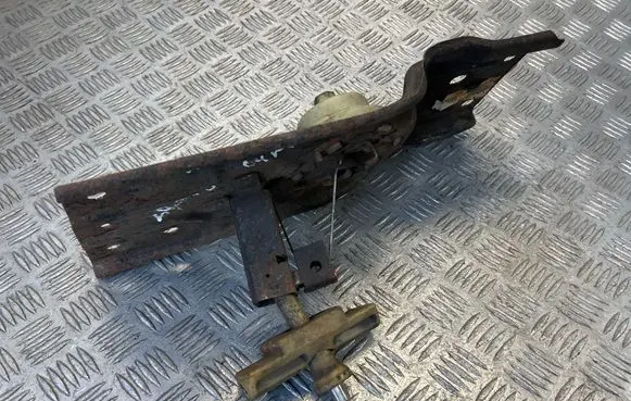 Chrysler Voyager Spare wheel mounting bracket 