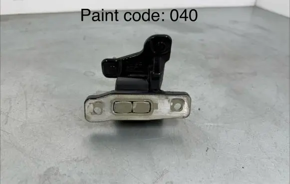 Mercedes-Benz C W205 Front door lower hinge