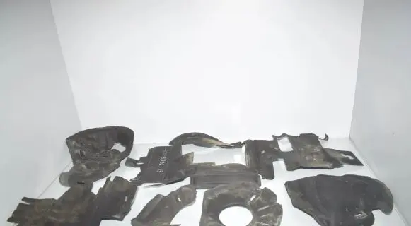 Engine bonnet/hood sound/heat insulation