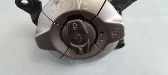 Hyundai Coupe Windscreen/window heater switch 9371027500
