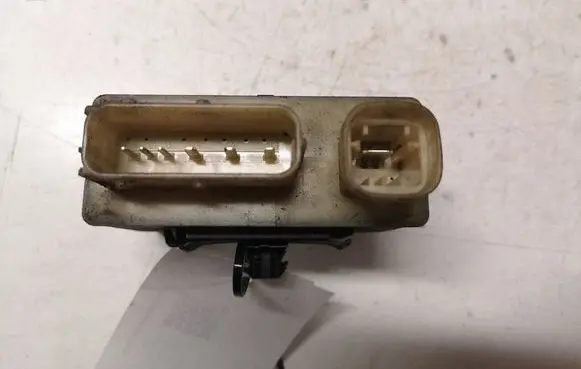 Citroen C5 Glow plug pre-heat relay 018010951