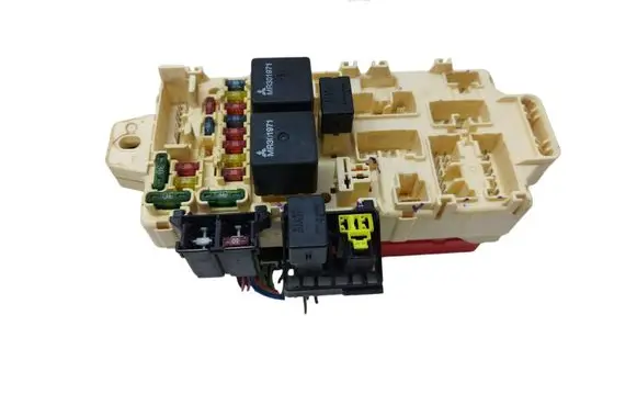 Mitsubishi Montero Fuse module MR461416 G8C214MA 89LP0015