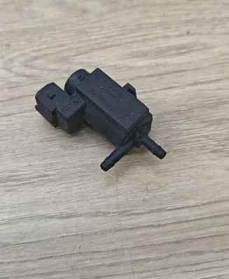 Volvo XC90 Turbo solenoid valve 30611668 72224010