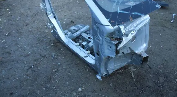 Toyota Yaris Pillar (middle) 