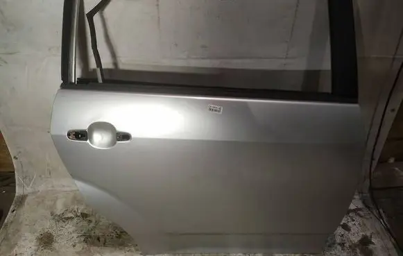 Toyota Corolla Verso AR10 Rear door pilkos