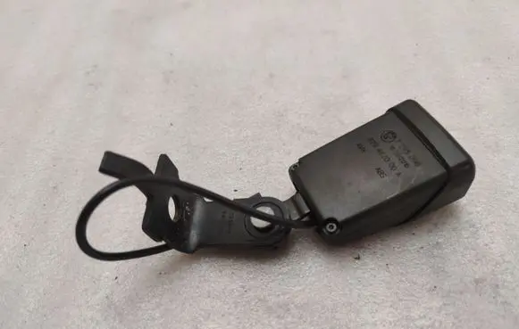 BMW X6 F16 Rear seatbelt buckle 7395096