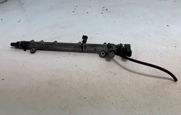 Mercedes-Benz E W211 Fuel main line pipe A6110780449 0281002494 30723549