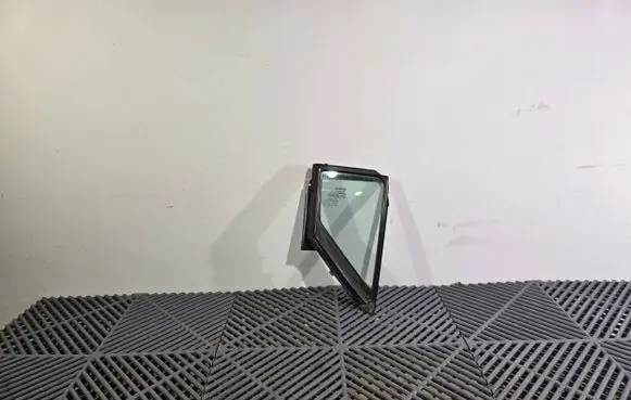 Toyota C-HR I Rear vent window glass 68188F4010