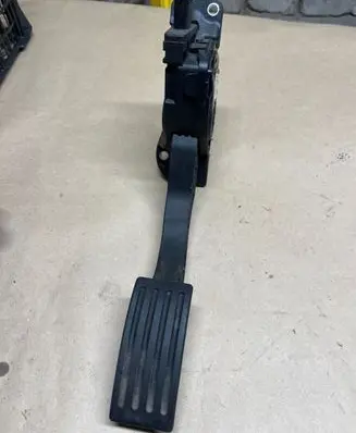 Volvo V40 Accelerator throttle pedal 31280595