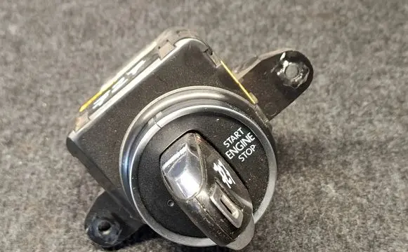 Volkswagen Touareg II Ignition lock 7P6905843