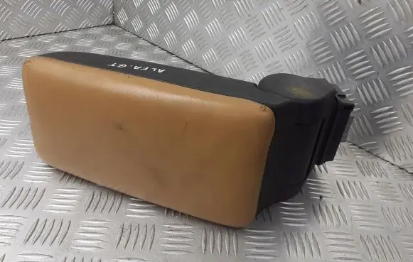 Alfa Romeo GT Rear seat armrest 