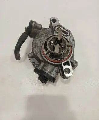 Volvo V40 Cross country Vacuum pump 9804021880