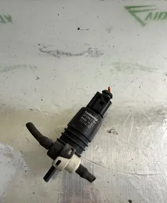 Honda CR-V Windscreen/windshield washer pump 3412863