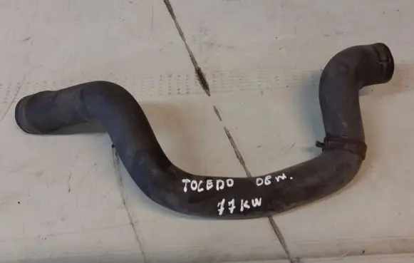 Coolant pipe/hose