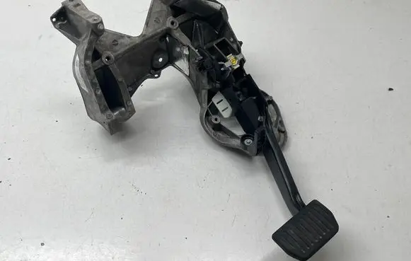 Volvo S60 Brake pedal bracket assembly 32286775