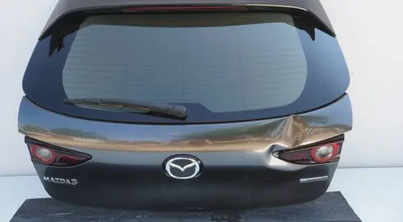 Mazda 3 Truck tailgate