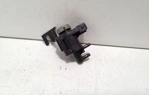 Vacuum valve