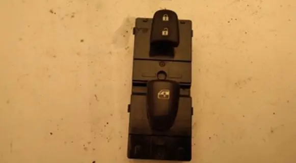 Nissan Qashqai Electric window control switch