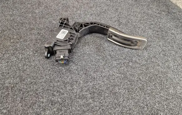 Audi Q7 4M Accelerator throttle pedal 8W1723523A