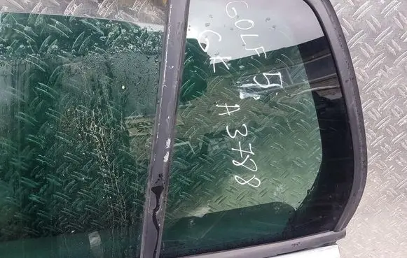 Volkswagen Golf V Rear vent window glass