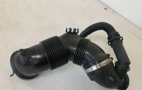 Volkswagen Golf VII Intake resonator 