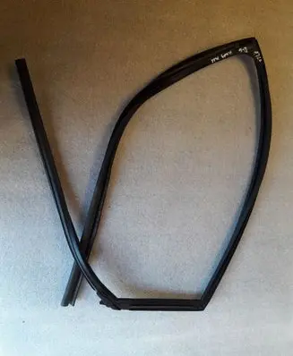 Renault Kadjar Rubber seal rear door window/glass 